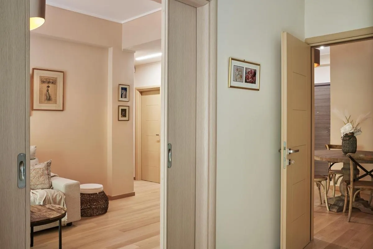 Image 4 of Spirou Merkouri Handcrafted 2BD Home