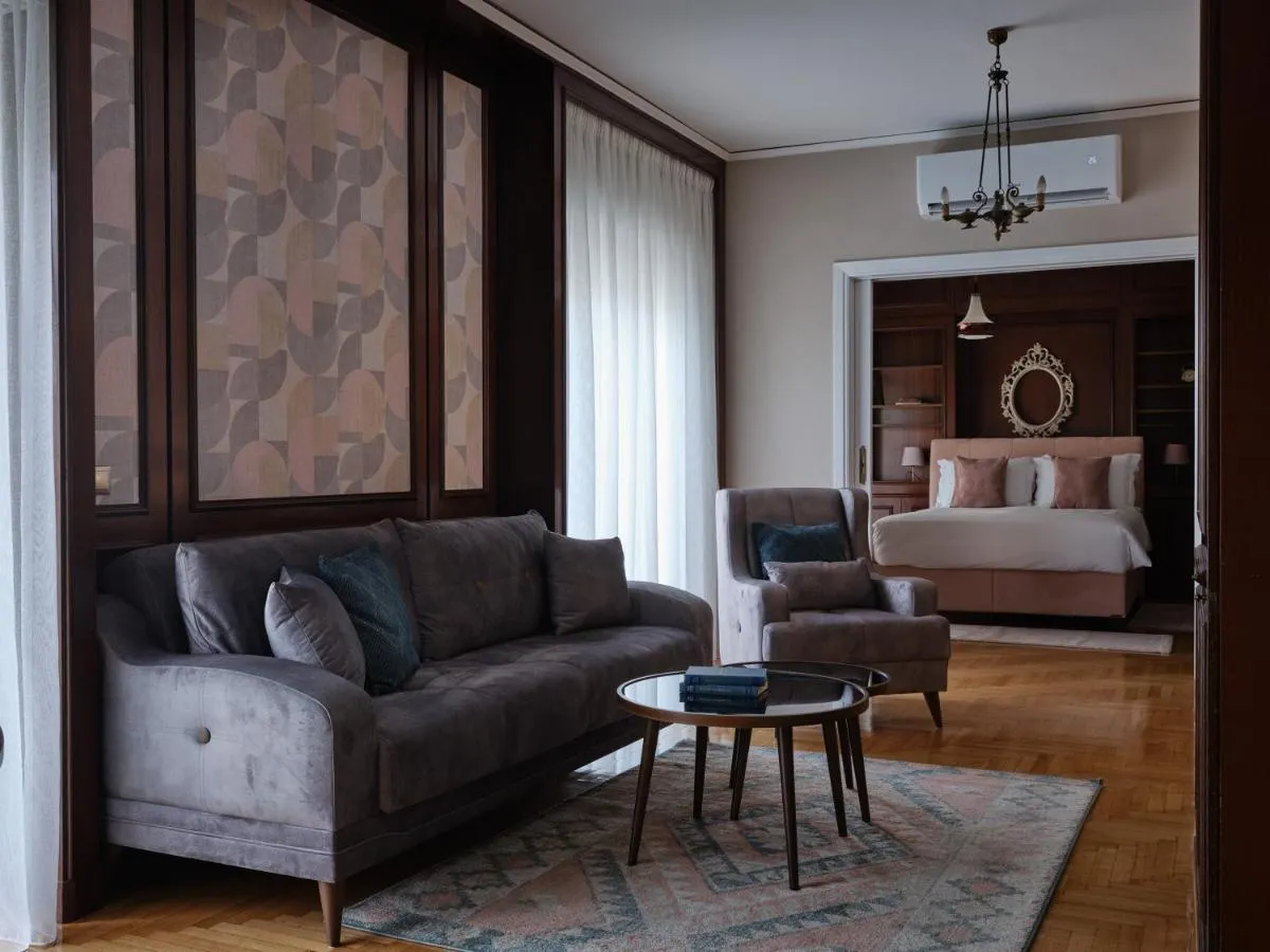 Image 5 of Stunning-Classical Penthouse