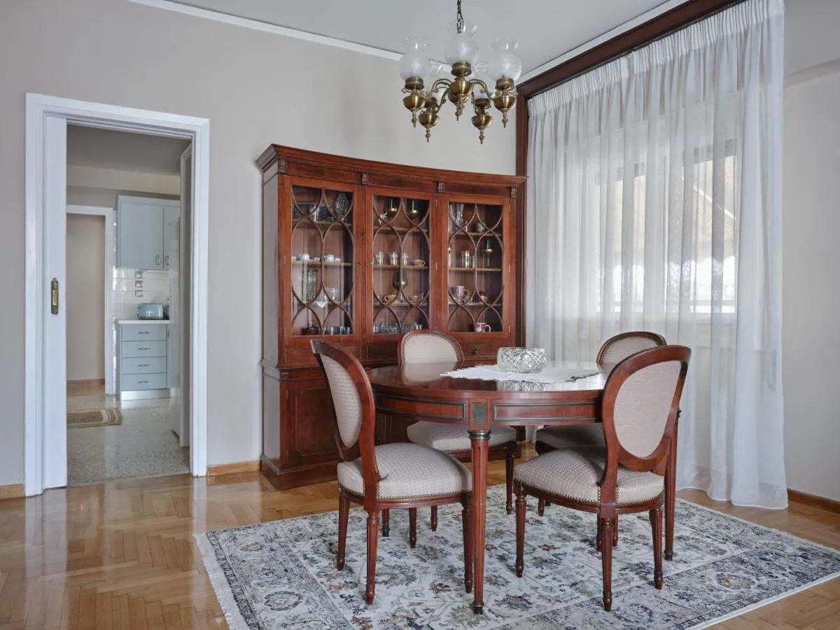 Image 6 of Stunning-Classical Penthouse
