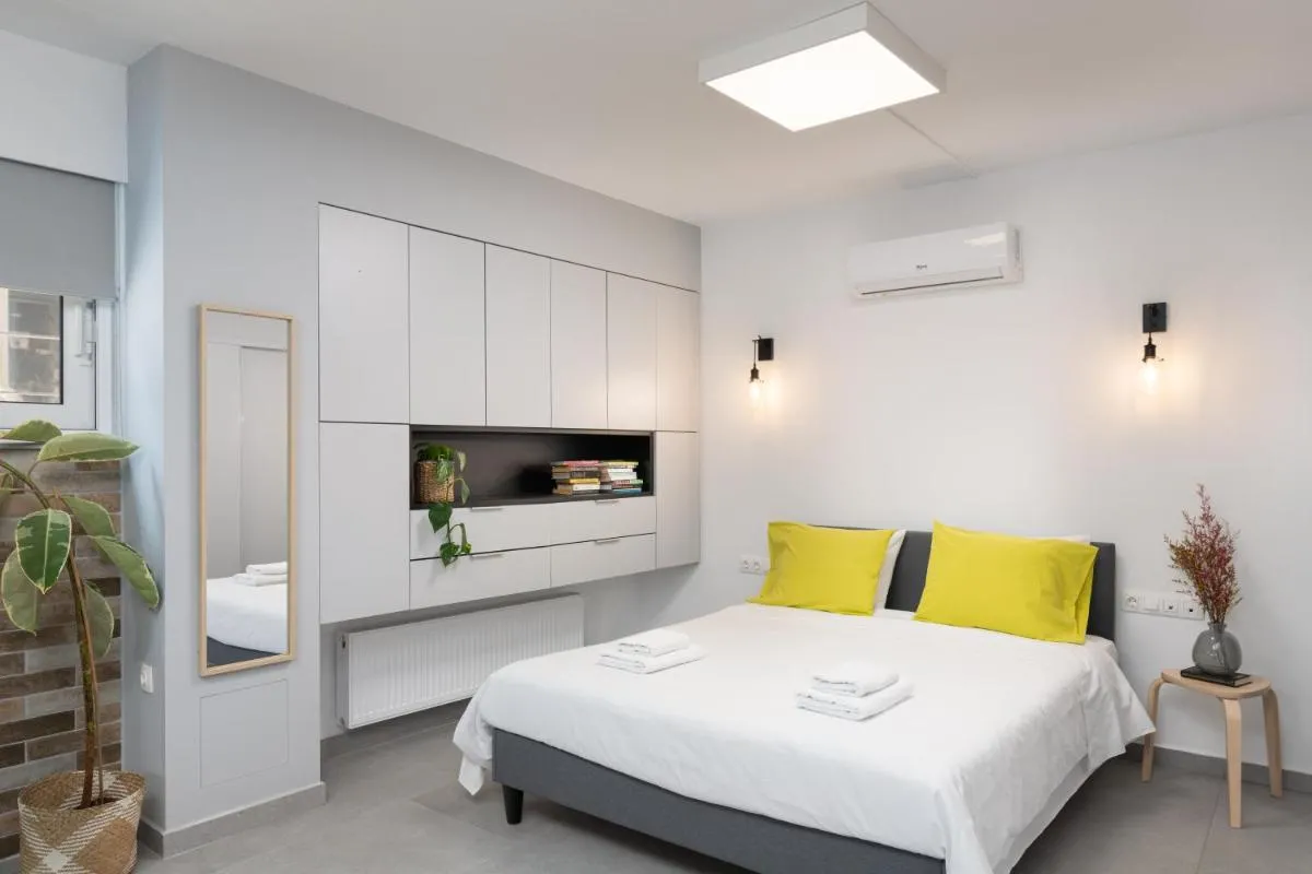 Image 3 of Stylish Apt Downtown