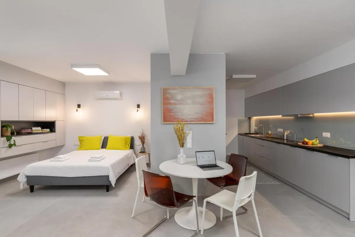 Image 2 of Stylish Apt Downtown