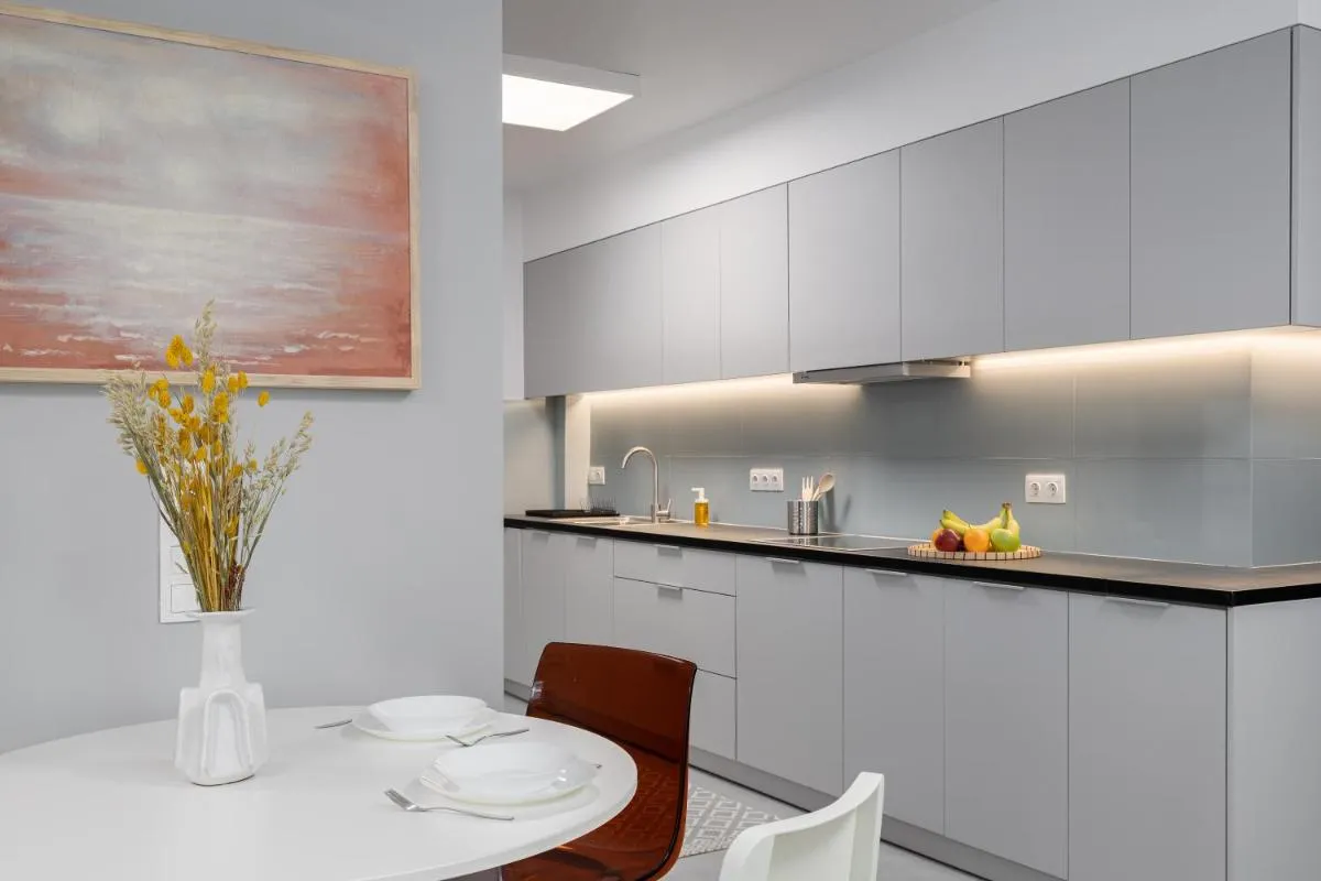 Image 5 of Stylish Apt Downtown