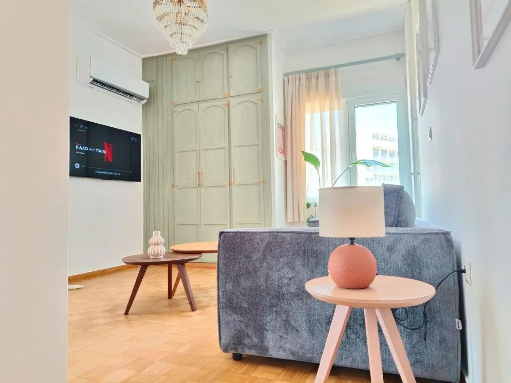 Image of Stylish Artistic Flat with view, three min to metro