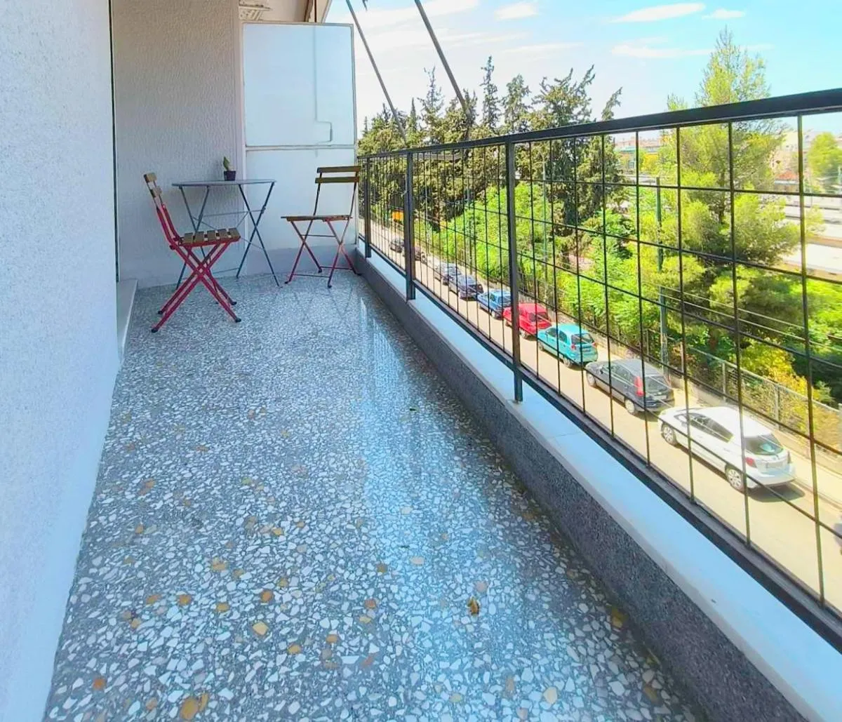 Image 2 of Stylish Artistic Flat with view, three min to metro