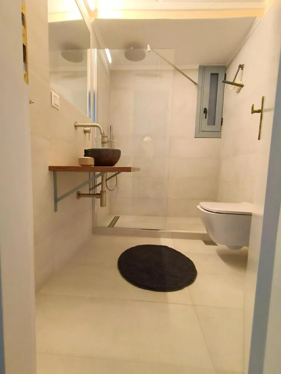 Image 6 of Stylish Artistic Flat with view, three min to metro