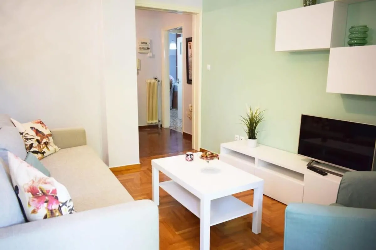 Image 2 of Stylish apt in the Historic heart of the city
