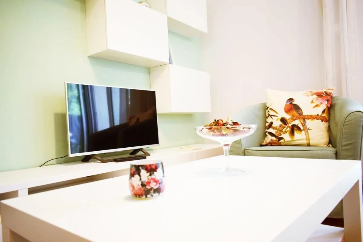 Image 4 of Stylish apt in the Historic heart of the city