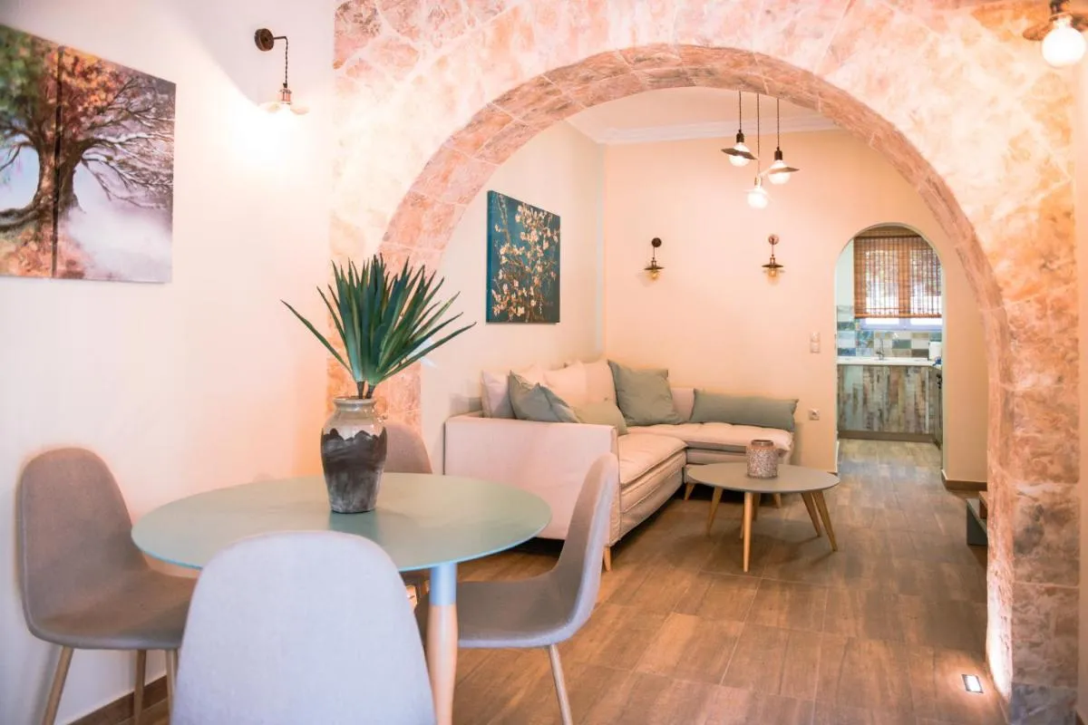 Image 3 of Traditional Thiseio Home