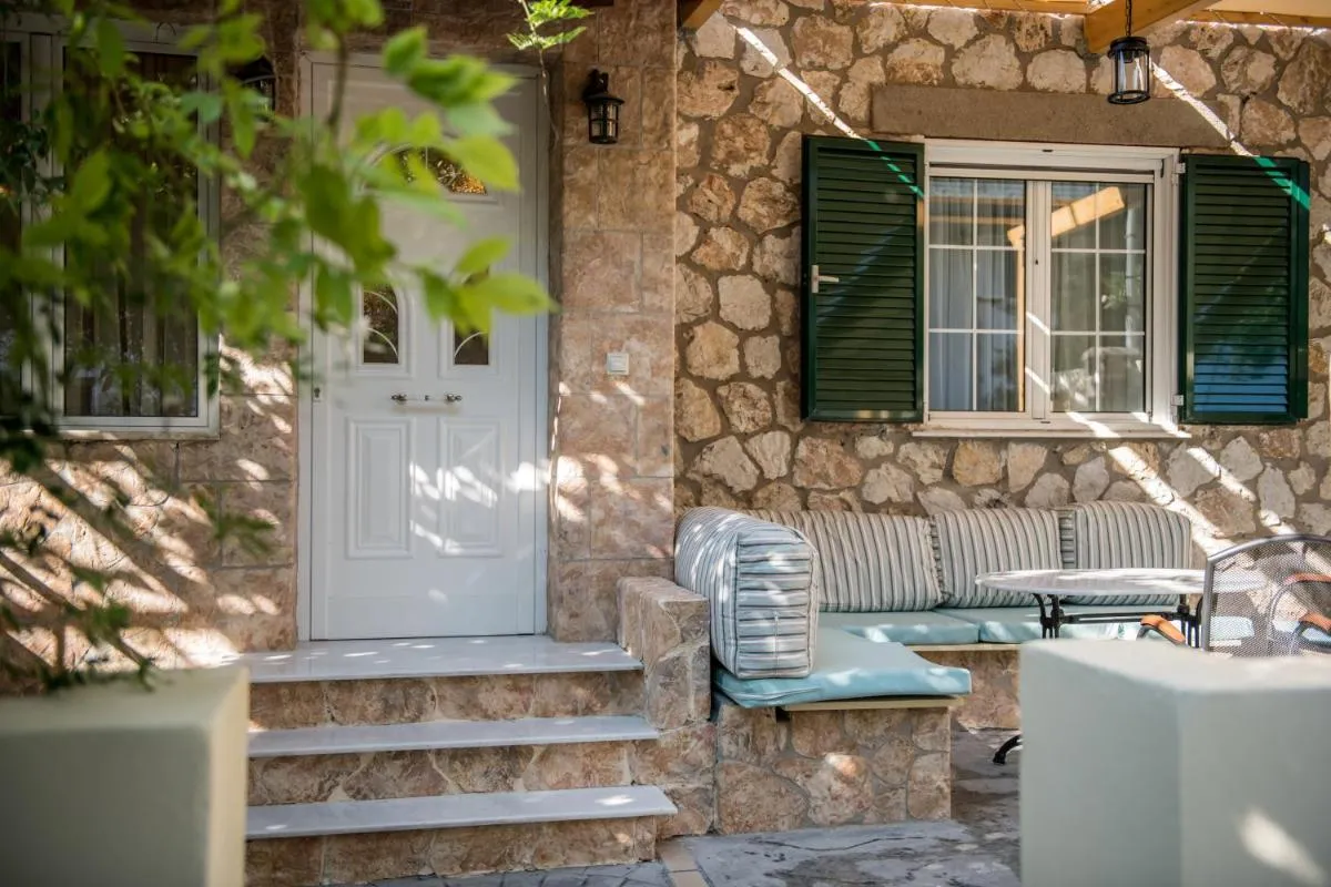 Image 4 of Traditional Thiseio Home