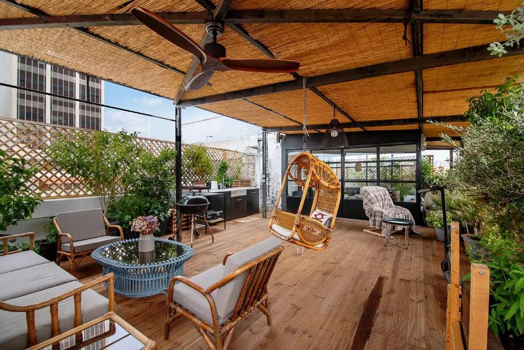 Image of Unique solar penthouse with jacuzzi and sauna in central Athens