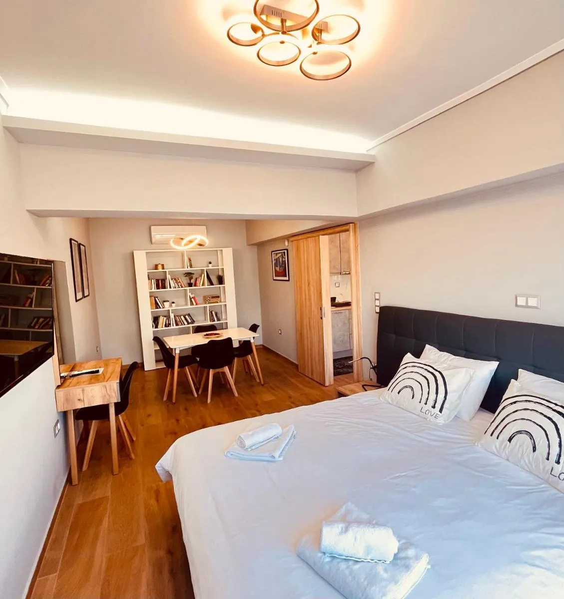Image 3 of Urban House Aiolou
