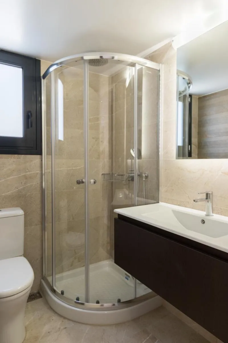 Image 4 of Voda Luxury Residence #502 – Acropolis View Rooftop