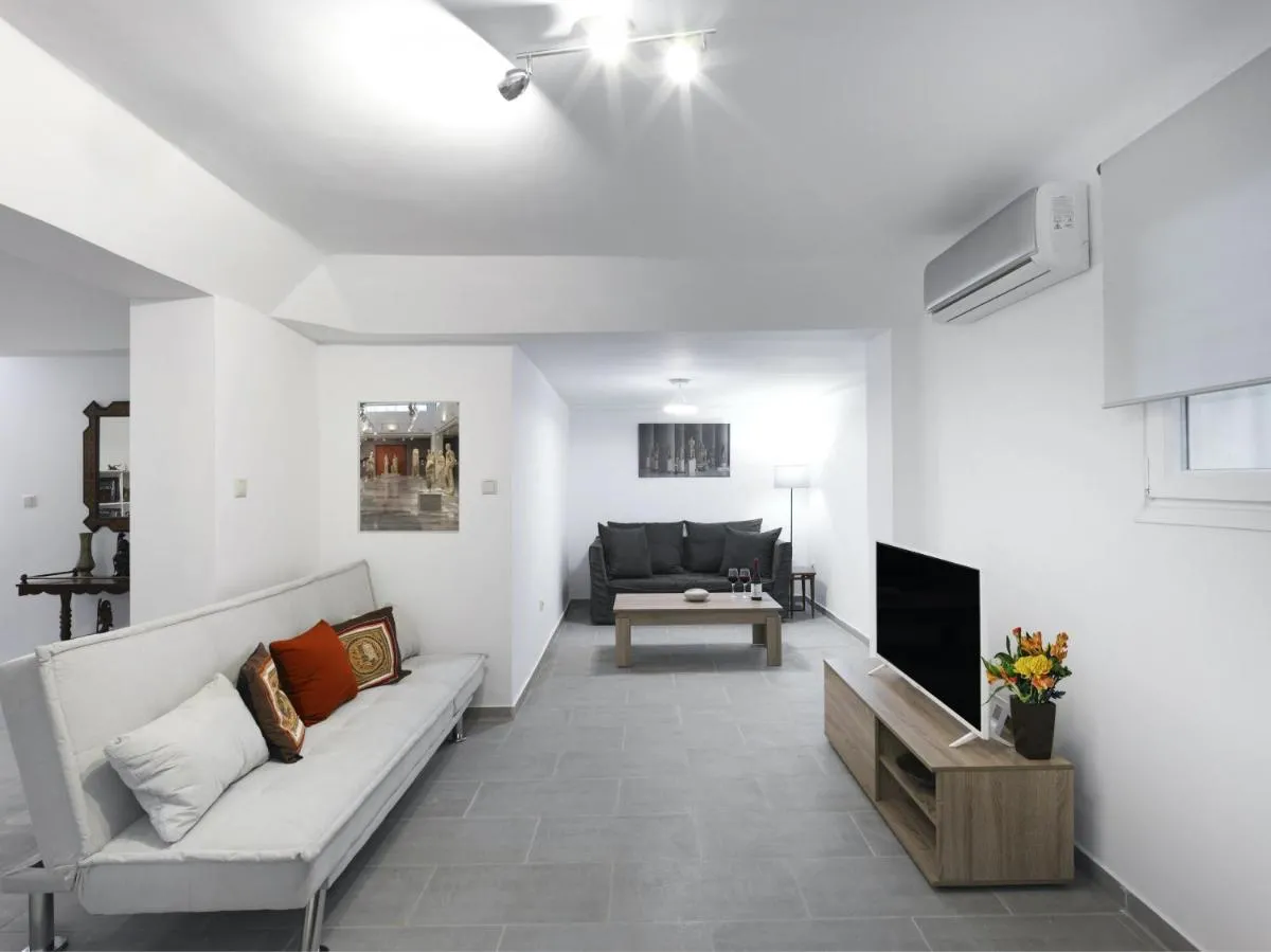 Image 4 of 2 bedroom aprtmnt next to Hilton and all hospitals