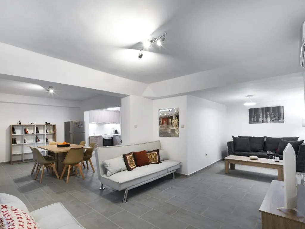 Image of 2 bedroom aprtmnt next to Hilton and all hospitals