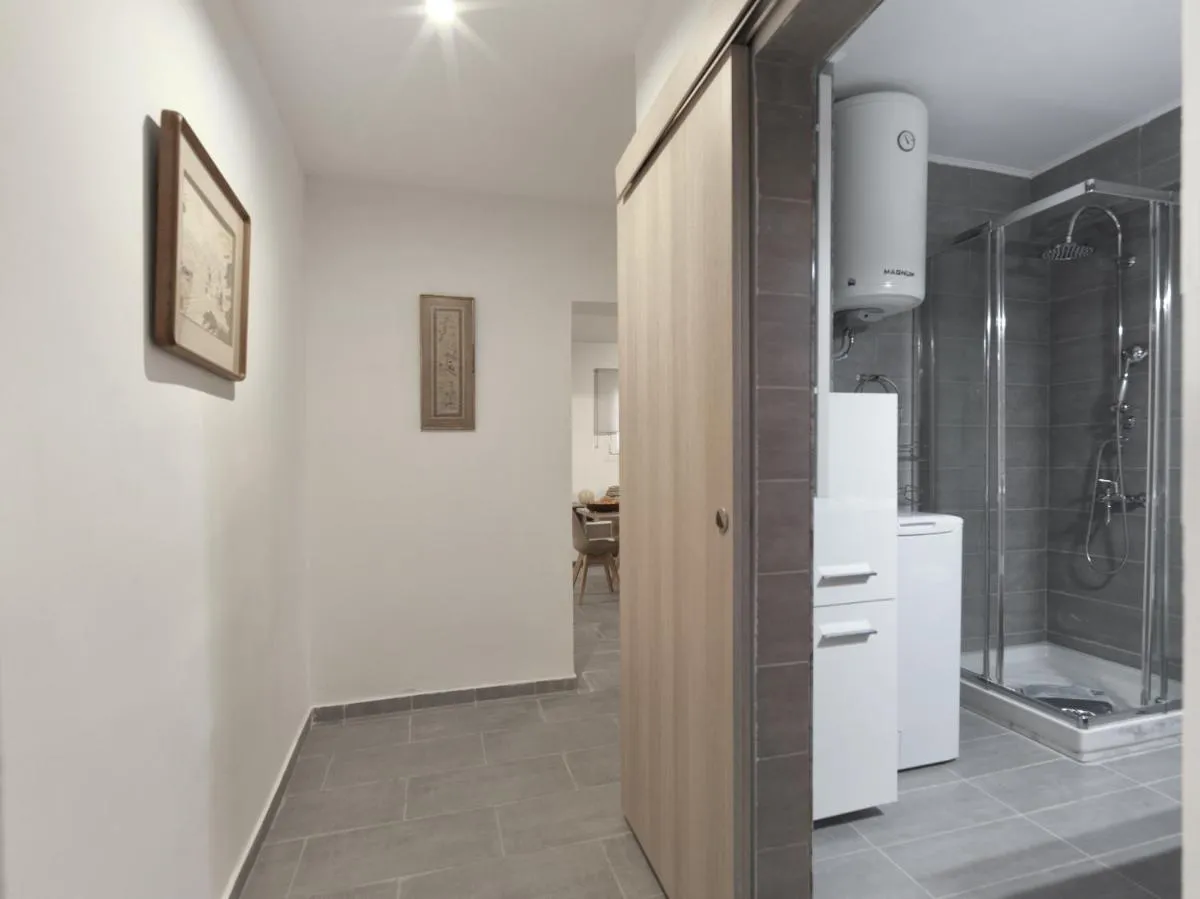 Image 2 of 2 bedroom aprtmnt next to Hilton and all hospitals
