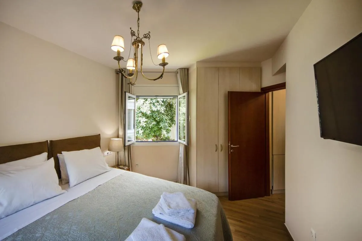 Image 1 of 2 bedroom flat next to Acropolis