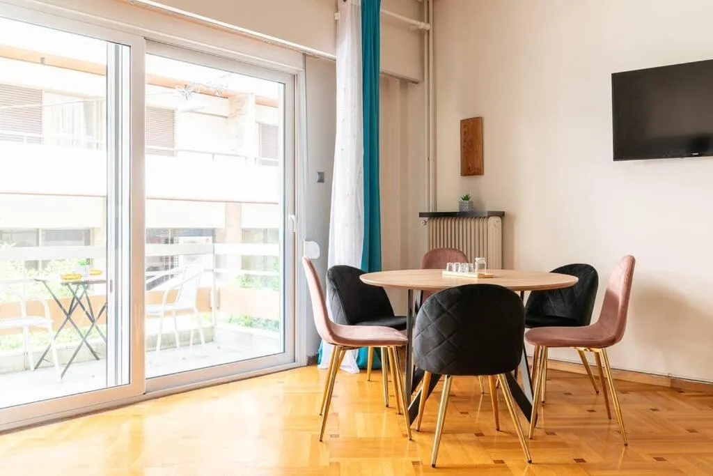 Image 2 of Amazing Huge Bright full 3BDR apt inAcropolis