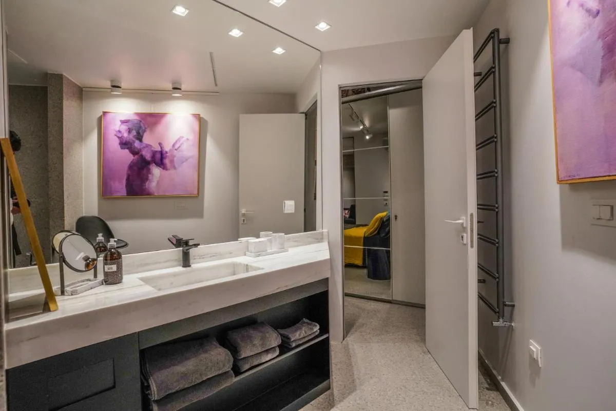 Image 2 of ApArt Suite