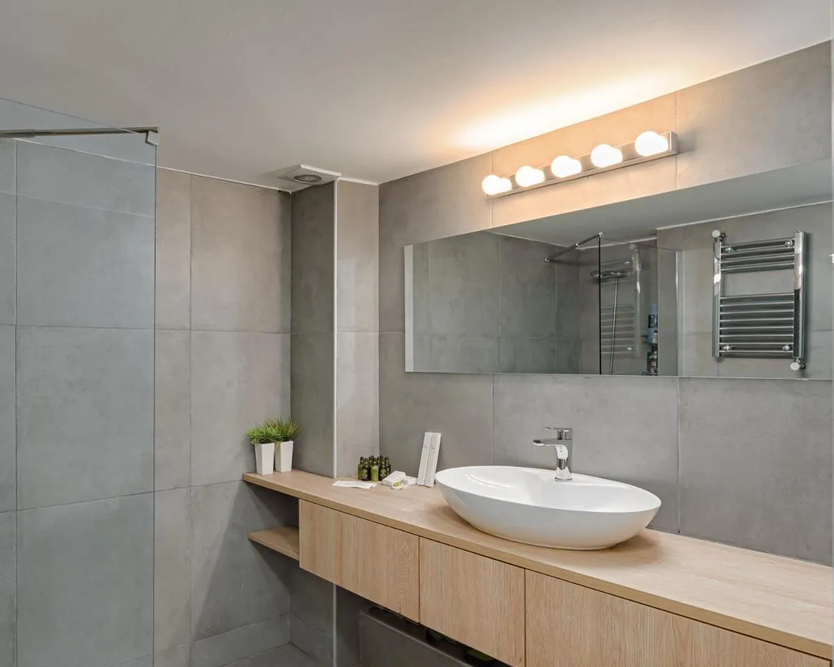 Image 3 of Athenian Stylish Living