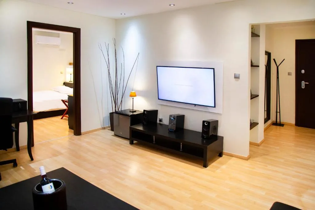 Image of Athens Best location, 6 Ermou street, Syntagma square