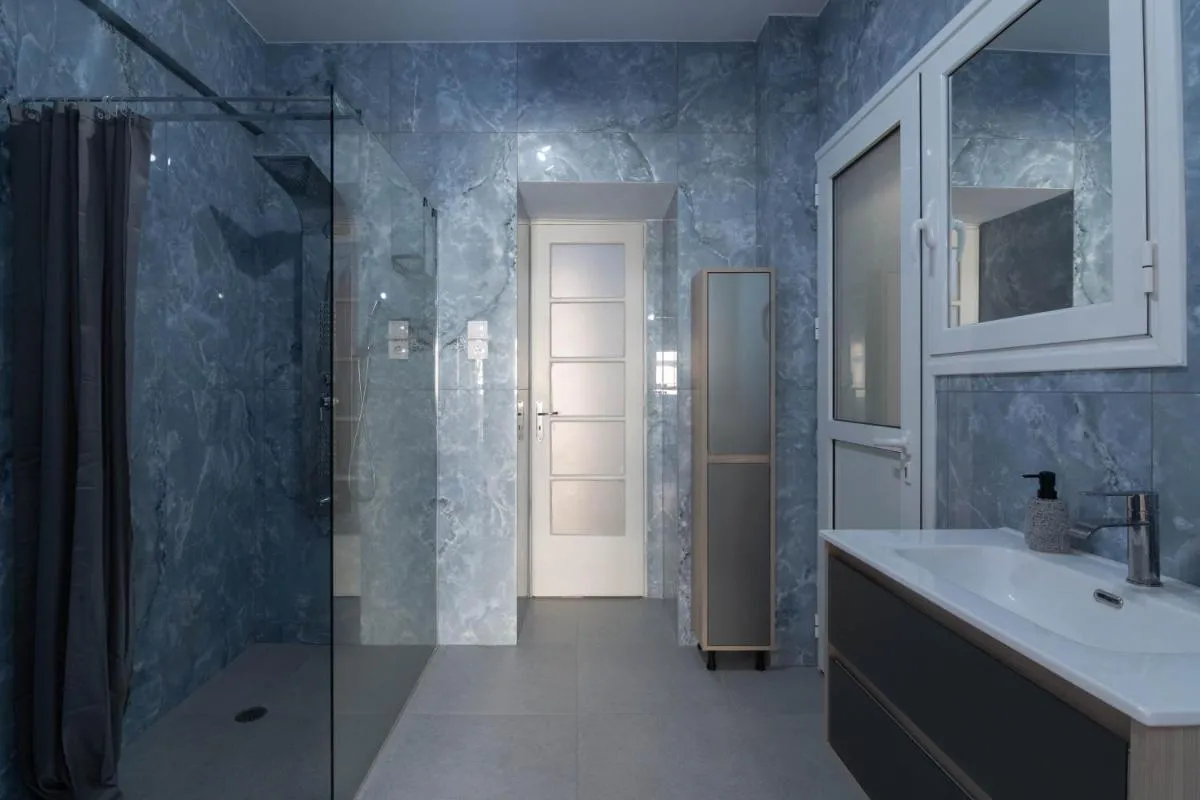 Image 2 of Athens Luxuery 3BR