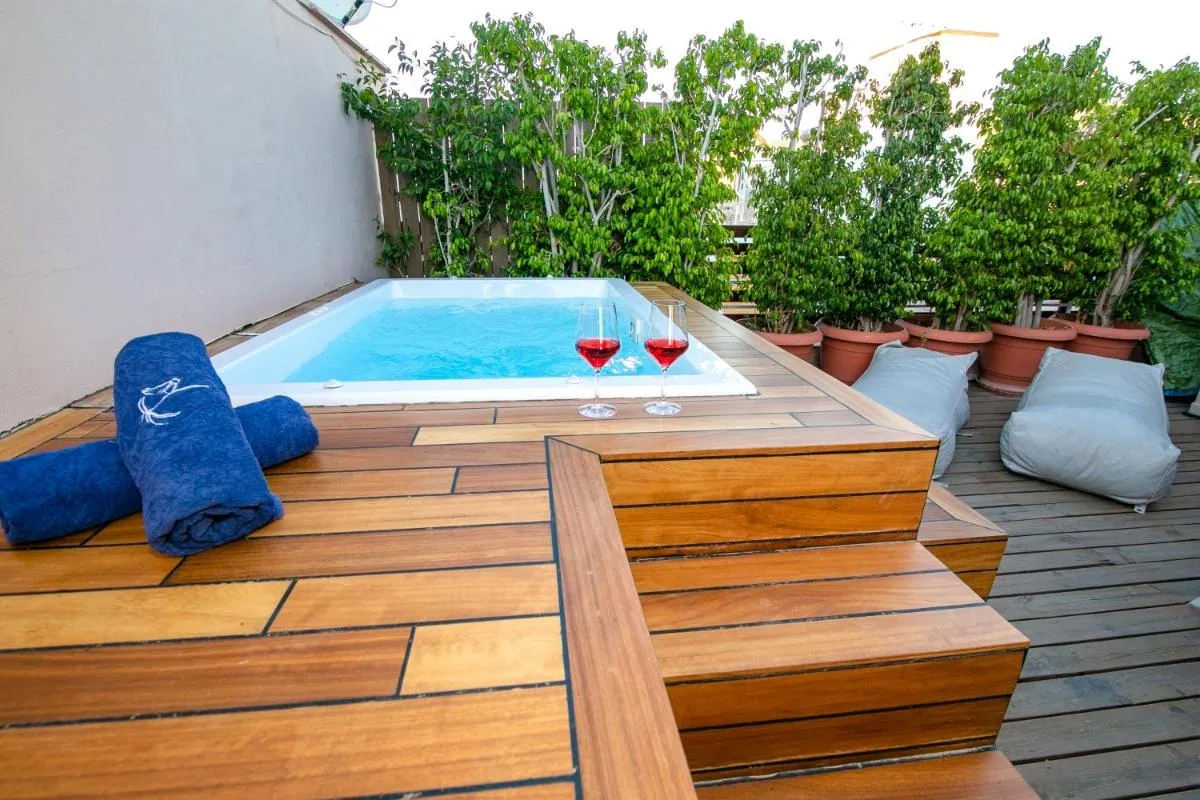 Image 3 of Beautiful Penthouse in Athens with outside jacuzzi