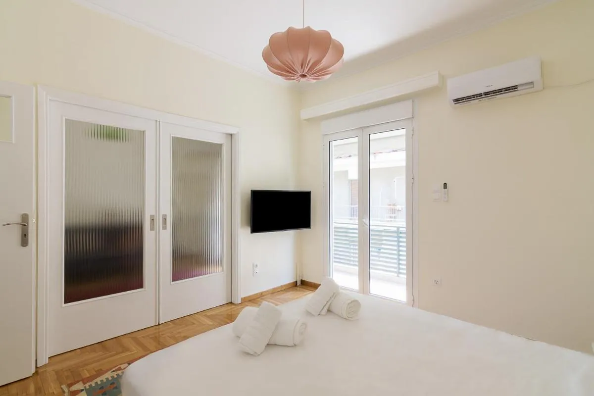 Image 4 of Bright and Spacious 2-bedrooms Apartment in Athens