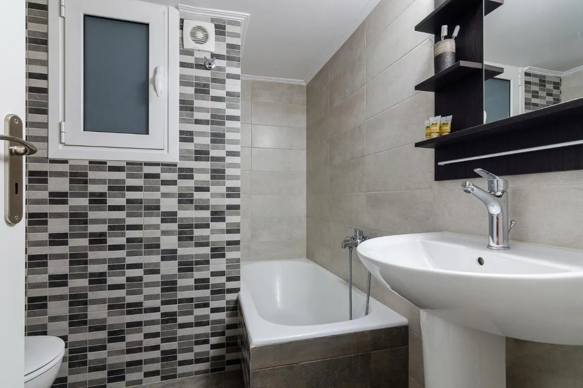 Image 2 of Bright and Spacious 2-bedrooms Apartment in Athens