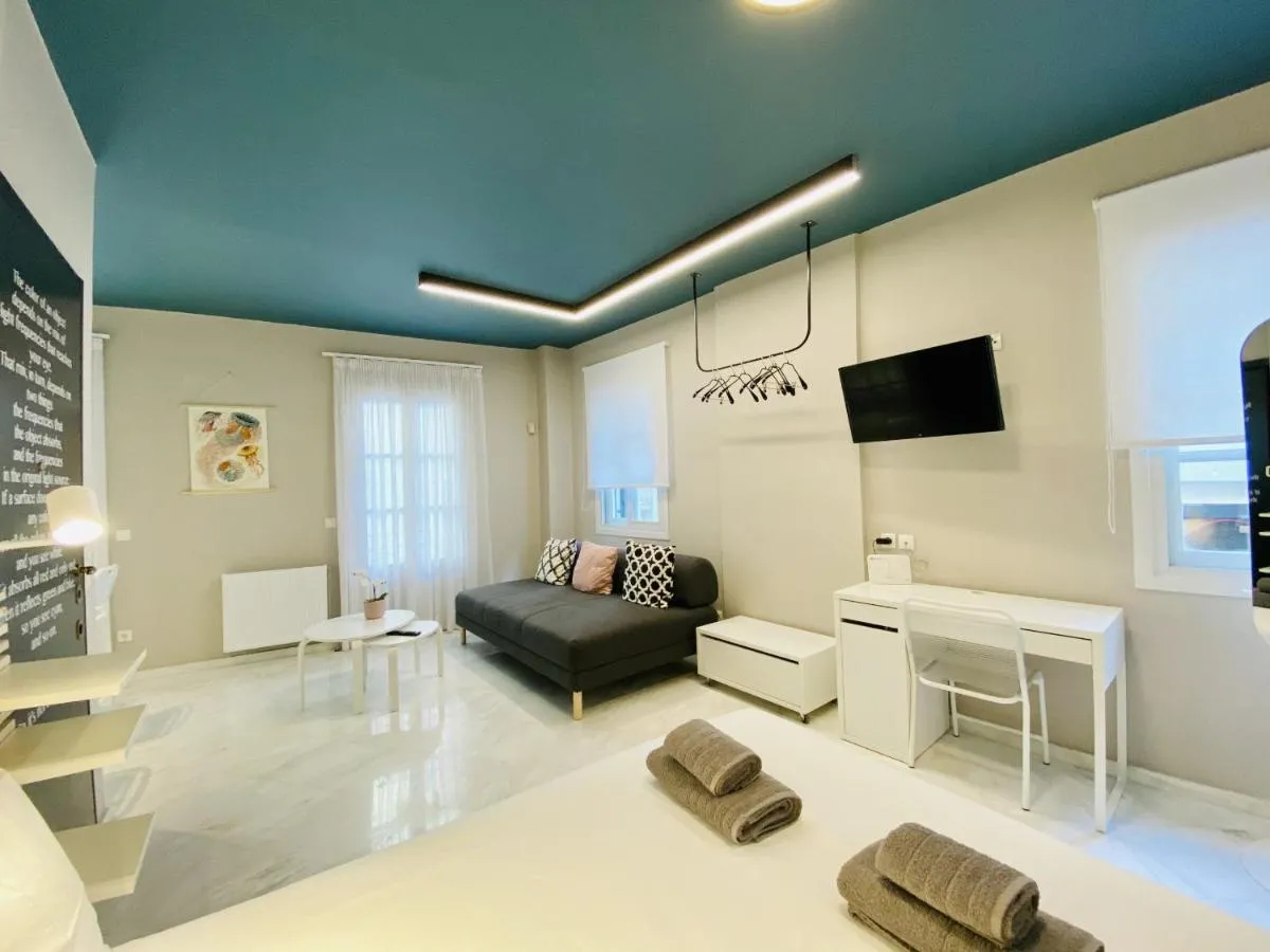 Image 4 of Central Syntagma Square Studio in Athens – Shell