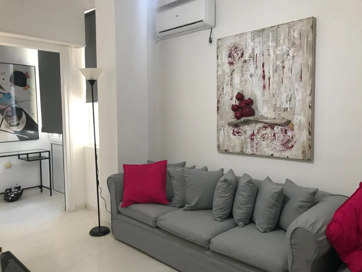Image 2 of Cosy apartment in Glyfada center