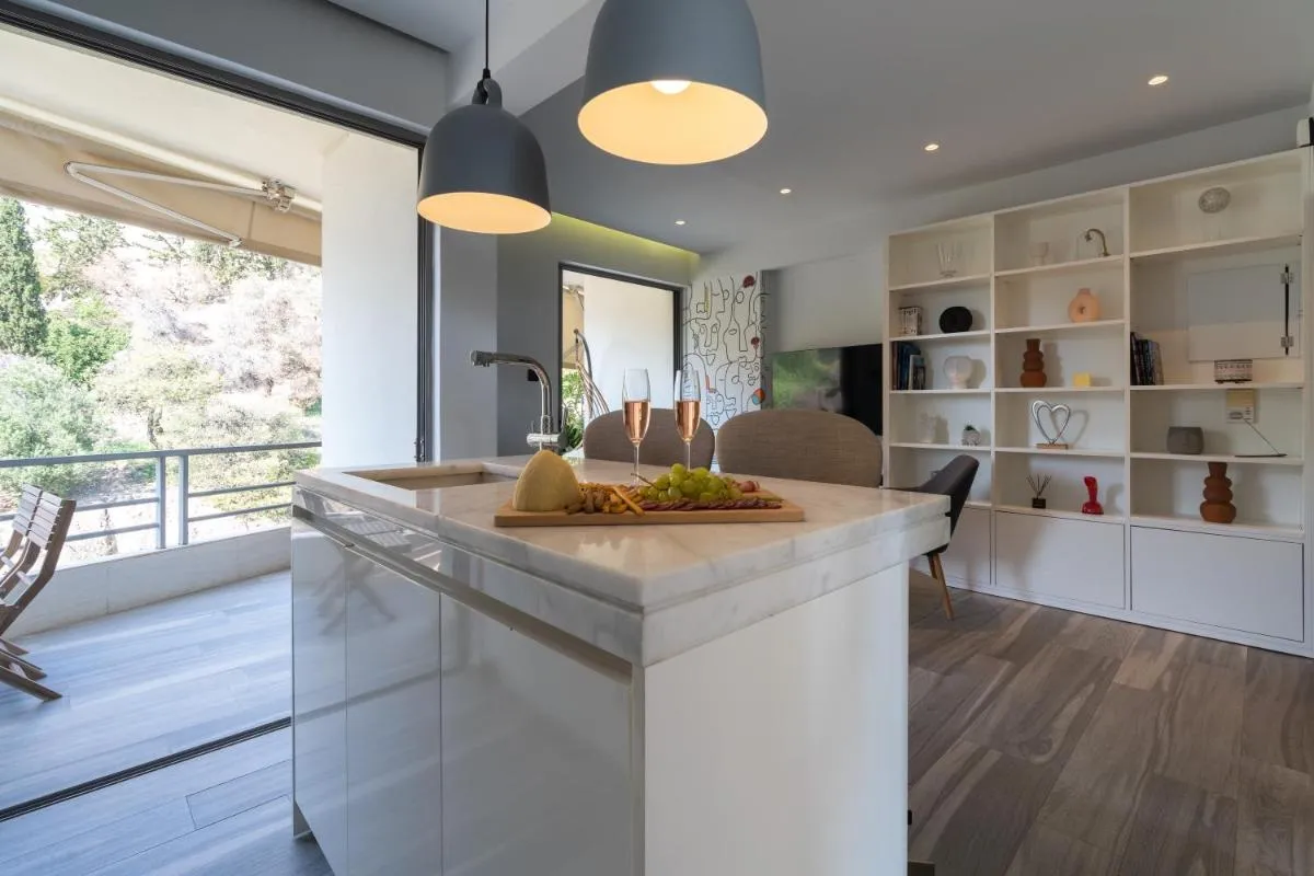 Image 3 of Elegant Suite – Acropolis