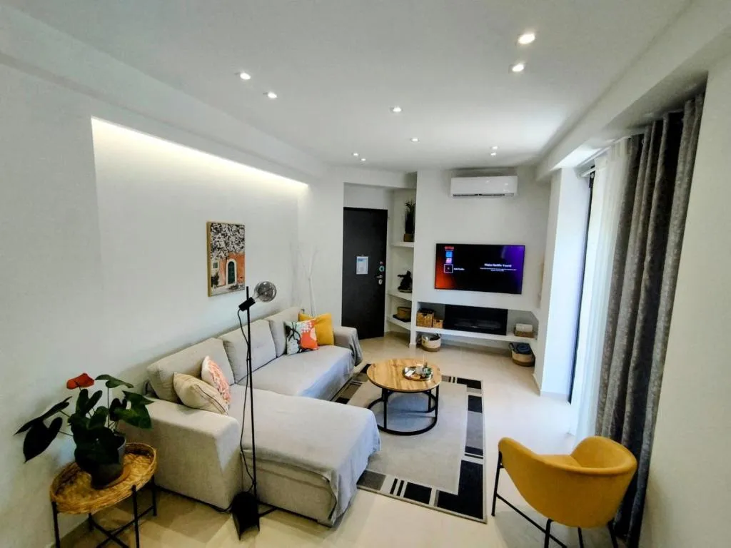 Image of Floral Home 1 – Ground floor apt with courtyard and private parking!