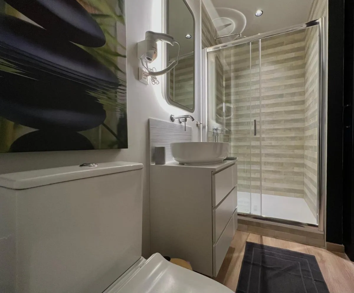 Image 2 of G&W Luxury Rooms