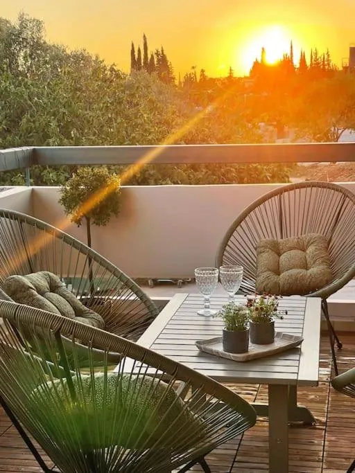 Image of Γήινη πολυτέλεια και ηρεμία στο κέντρο των Β Προαστίων
