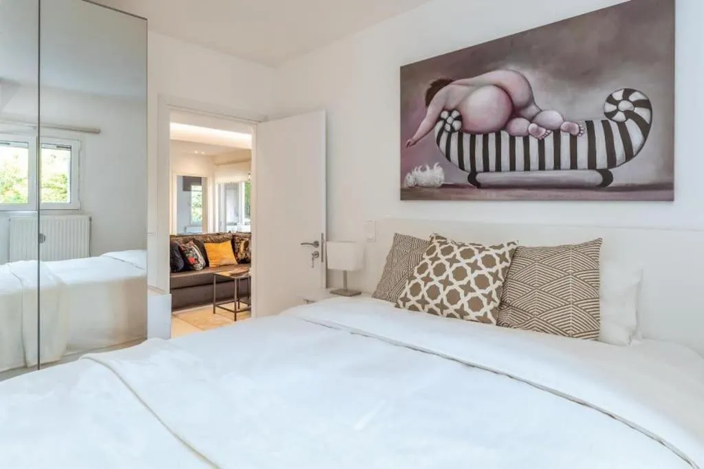 Image 6 of Hidden Gem: 2BR Artistic Retreat in Glyfada Center