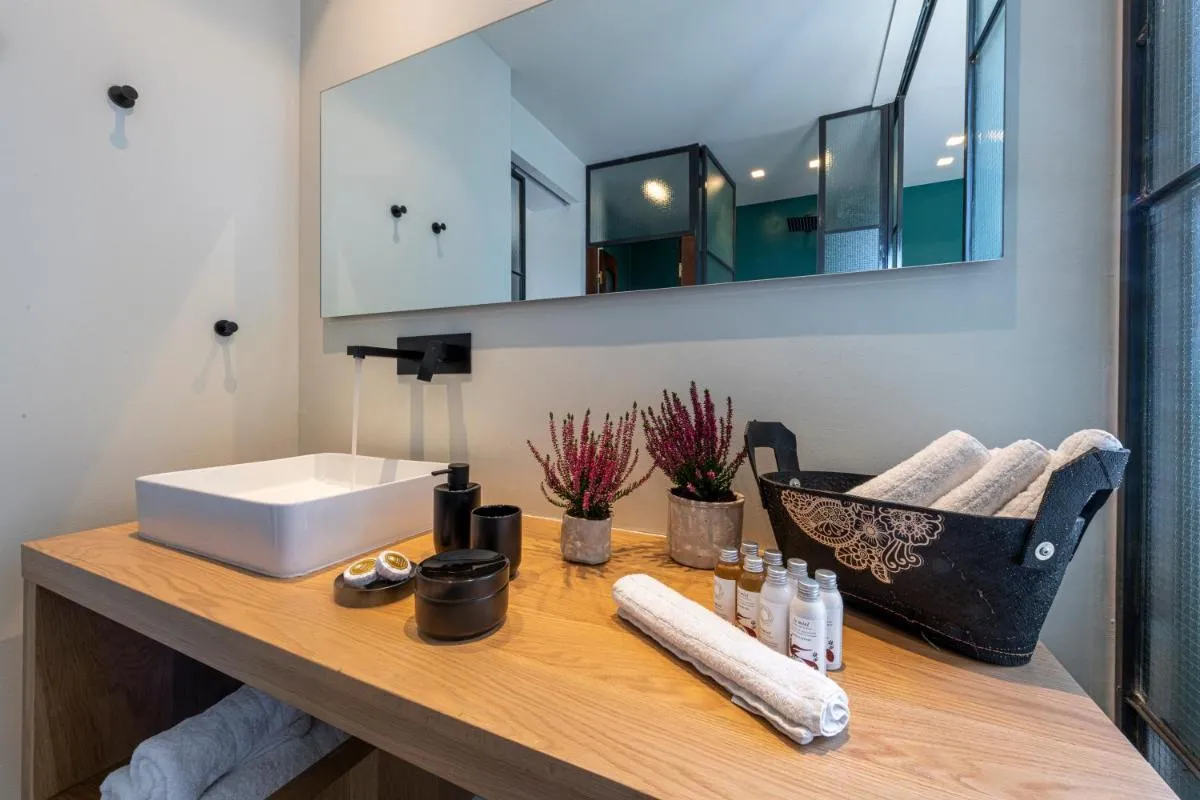 Image 2 of Hidesign Athens Acropolis Panorama Suite