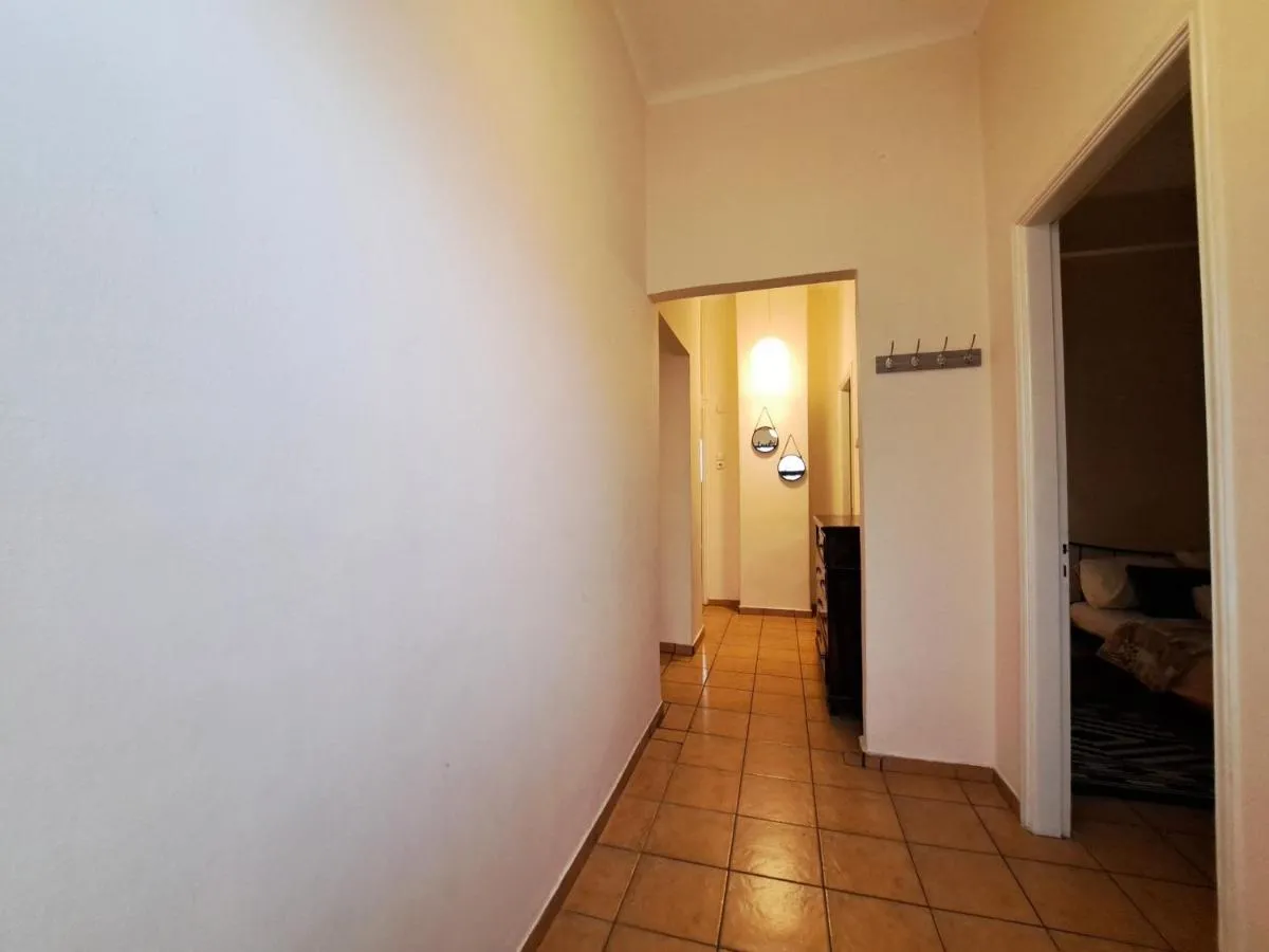 Image 5 of House with yard Subway 5min walk