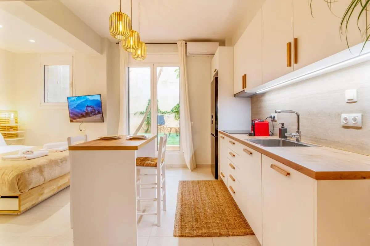 Image 5 of Luxurious studio apartment in the heart of Athens