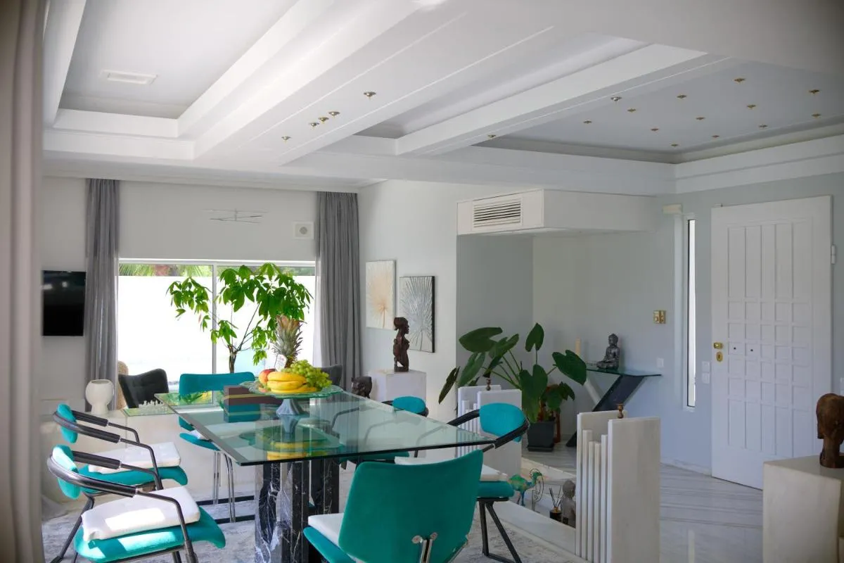 Image 4 of Luxury Villa with Pool, BBQ & Garden in Vouliagmeni