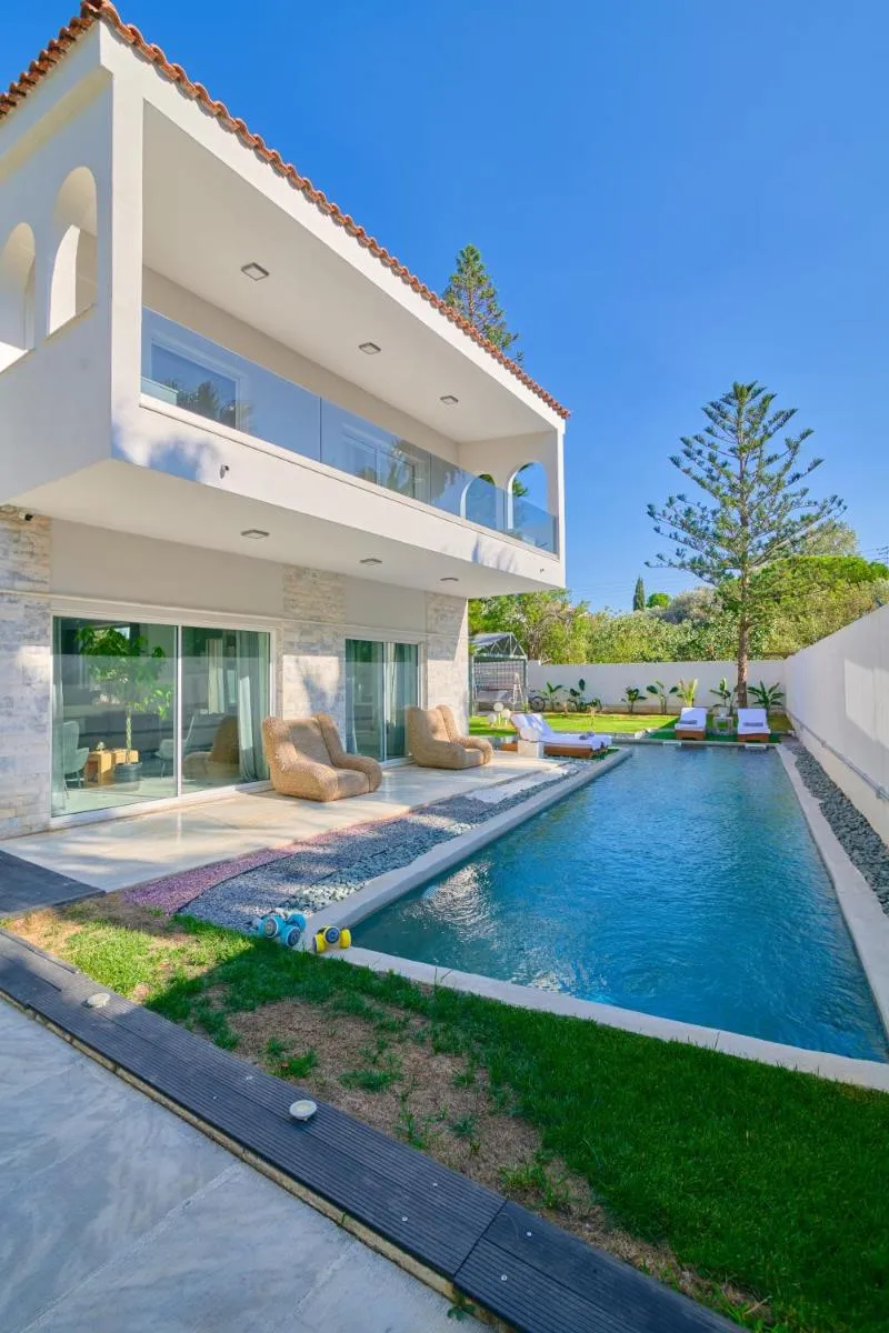 Image 3 of Luxury Villa with Pool, BBQ & Garden in Vouliagmeni