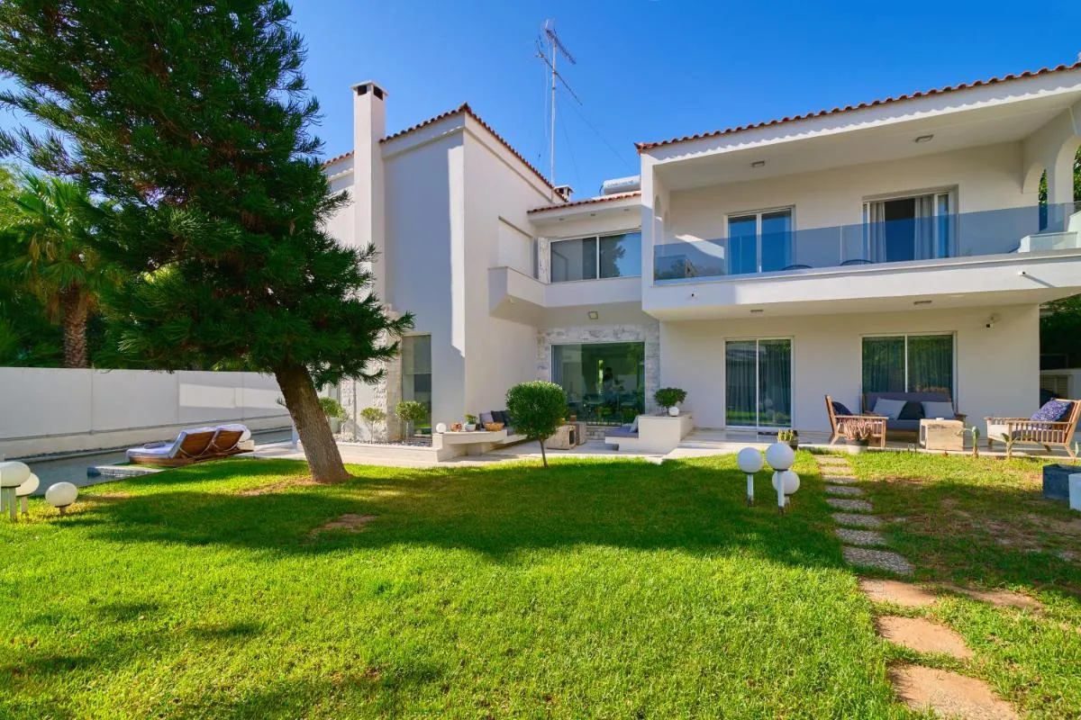 Image 6 of Luxury Villa with Pool, BBQ & Garden in Vouliagmeni