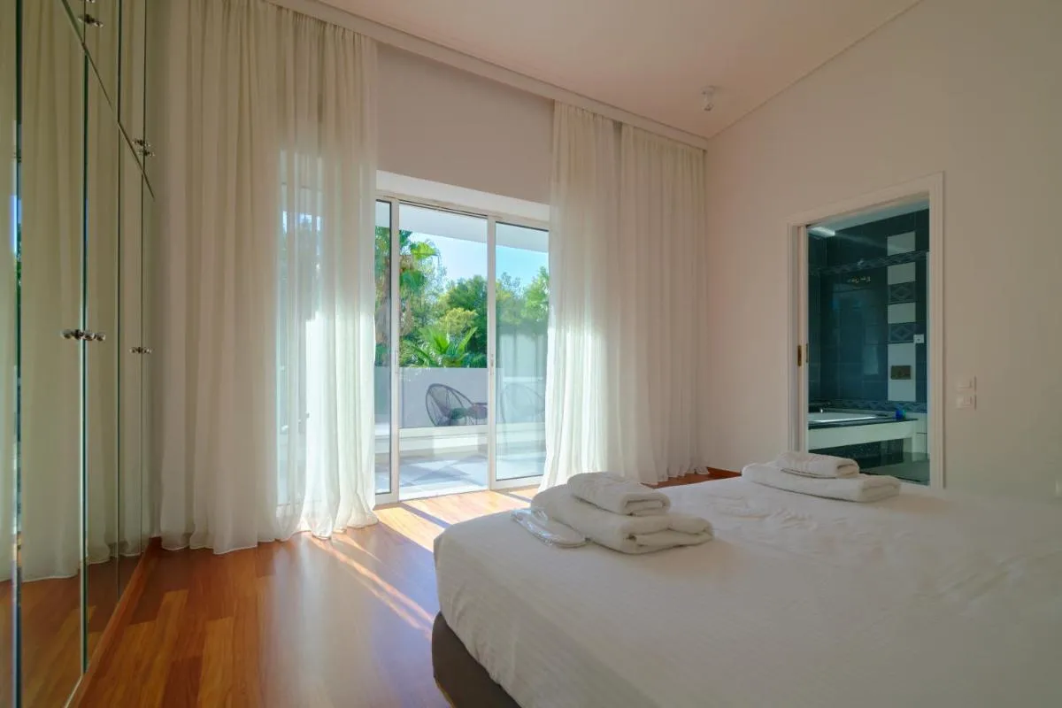 Image 1 of Luxury Villa with Pool, BBQ & Garden in Vouliagmeni