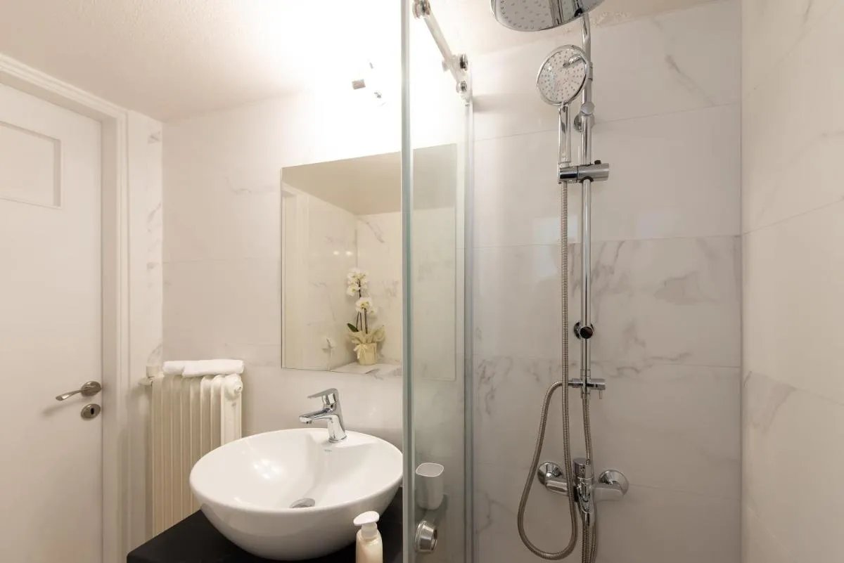 Image 2 of MEDLUXE BUSINESS Apartment