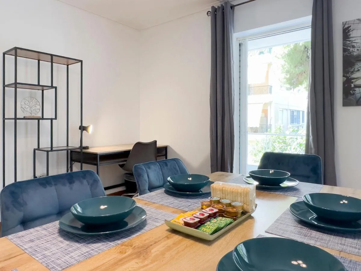 Image 2 of Metamorfoseos Spacious 120sqm apt in Alimos