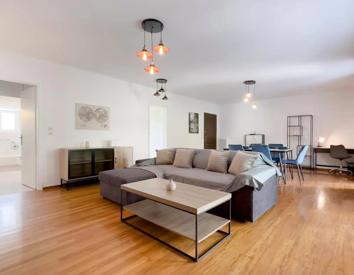 Image 3 of Metamorfoseos Spacious 120sqm apt in Alimos