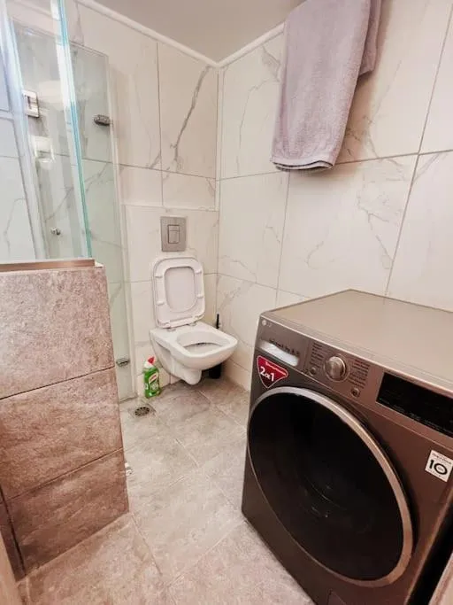 Image 4 of Minimal 3BR Apartment in Athens
