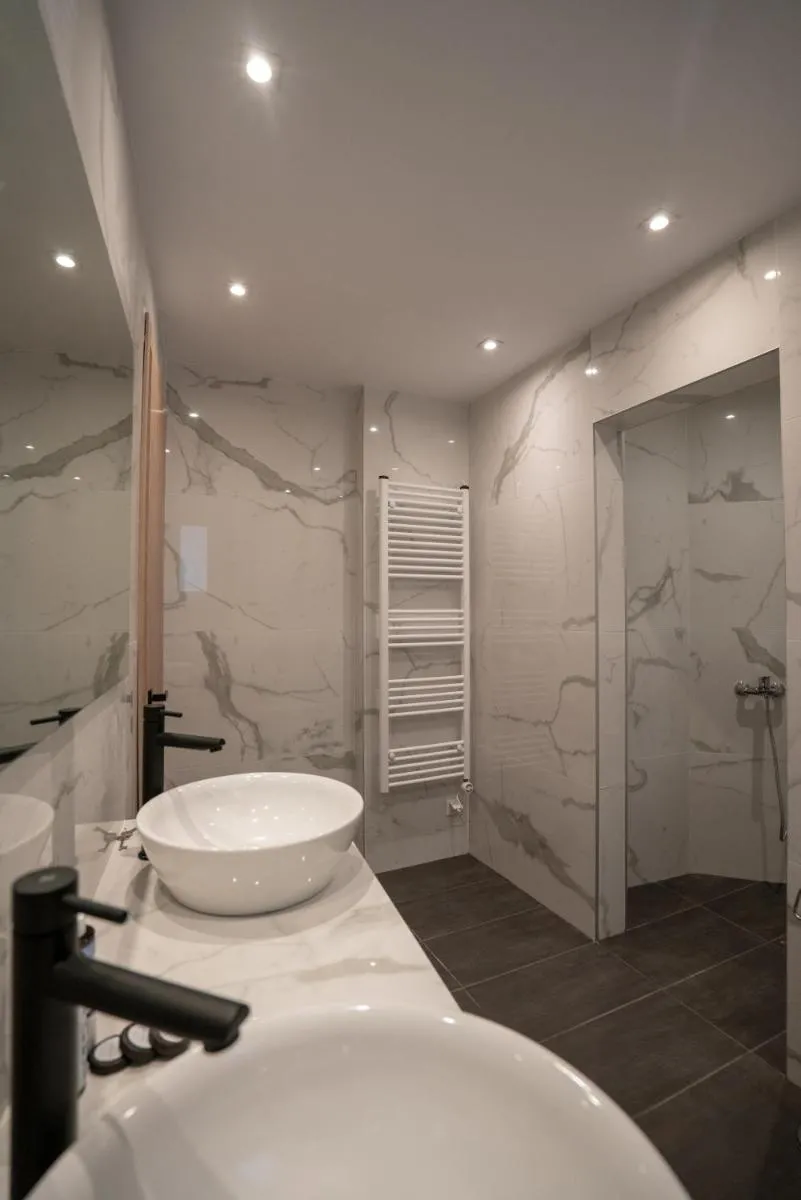 Image 3 of Modern 2bed 2bath loft in Acropolis area