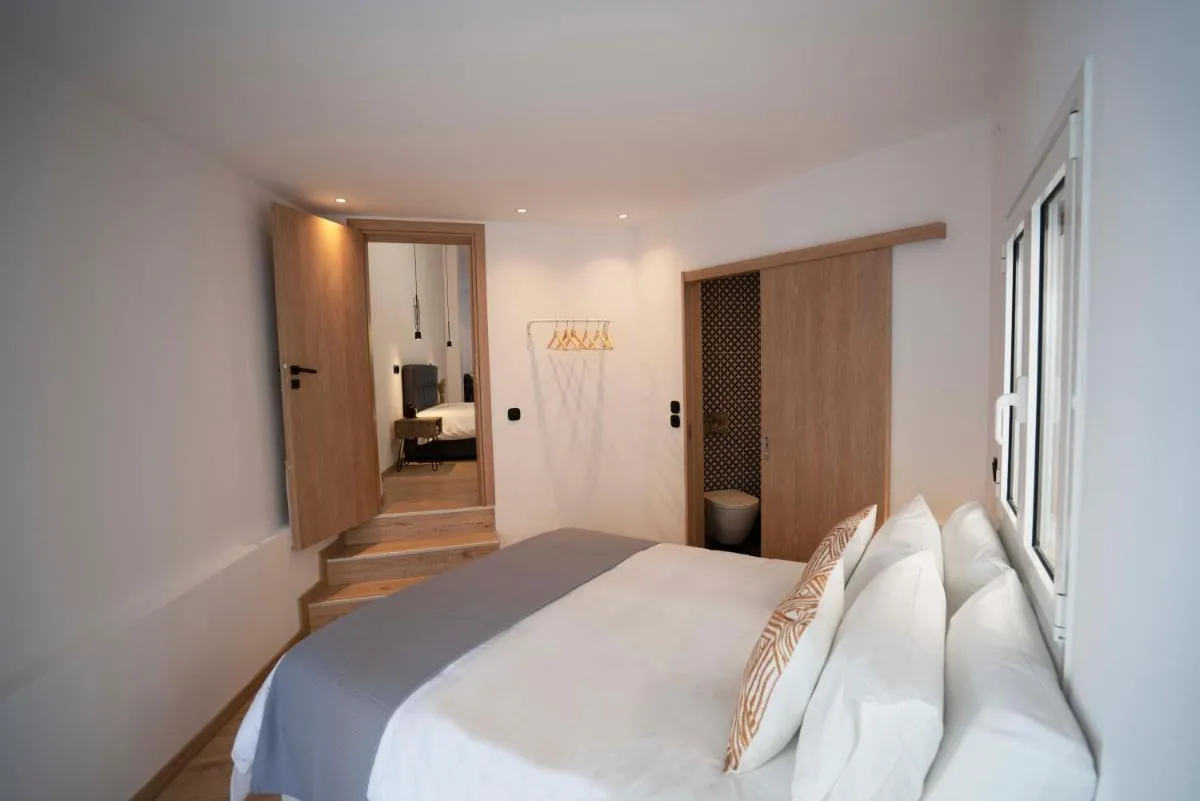 Image 6 of Modern 2bed 2bath loft in Acropolis area