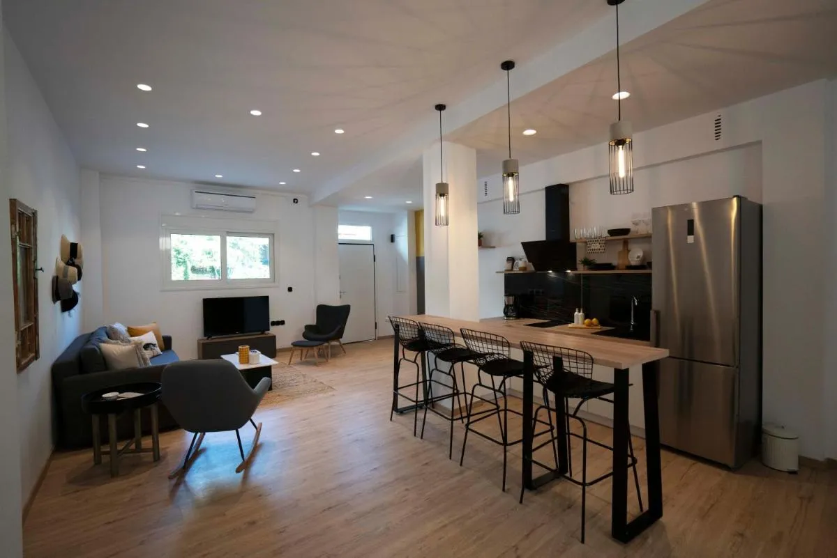 Image 2 of Modern 2bed 2bath loft in Acropolis area