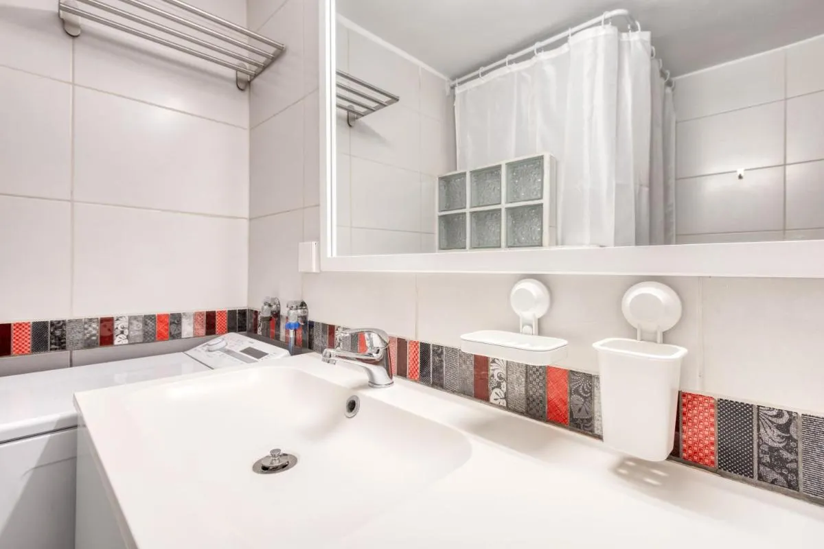 Image 6 of Modern 2-bedroom apt, 200m from the Acropolis